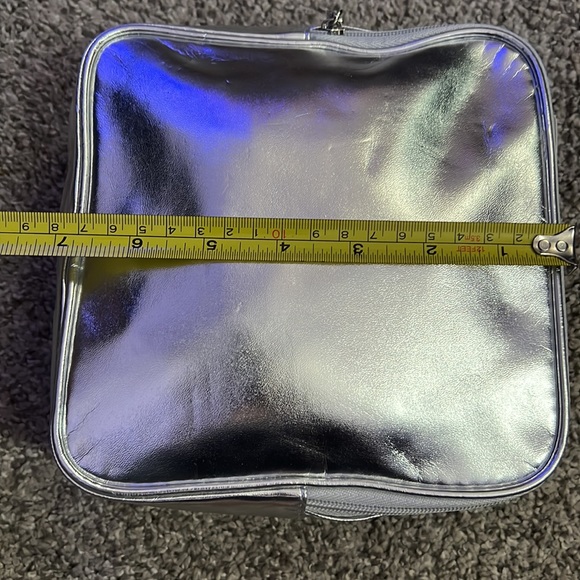 Silver Clinique Make Up Pouch - Picture 8 of 8